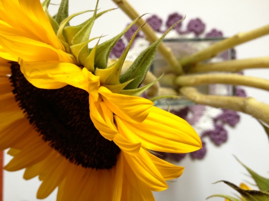 vase coaster and sunflower