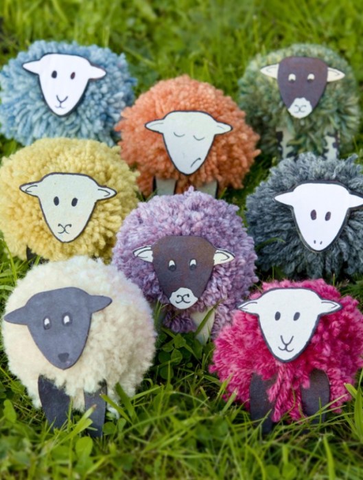 http://www.simplyhomemademag.com/blog-news/item/408-pompomsheep-news
