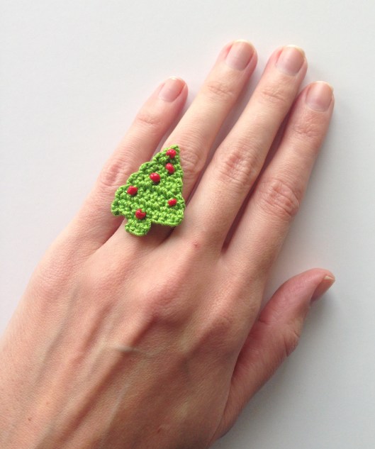 Christmas tree crochet ring